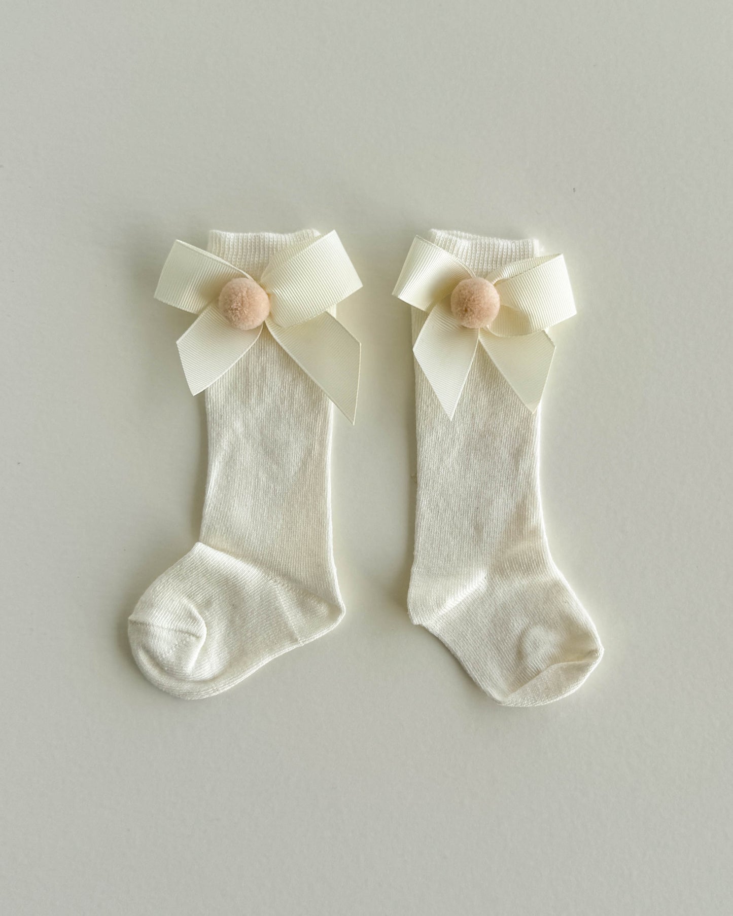 Lacinho Pom Pom Knee Socks