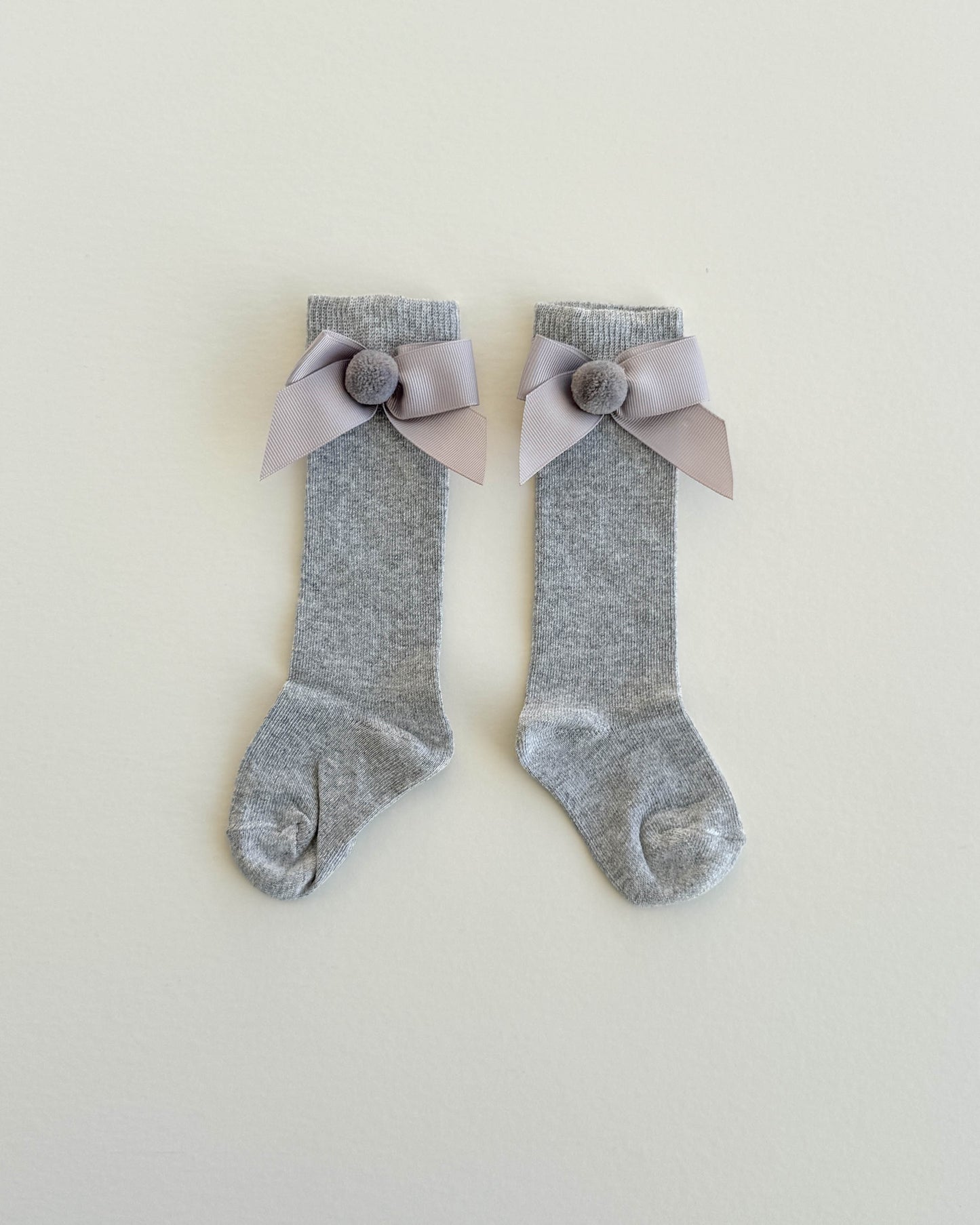 Lacinho Pom Pom Knee Socks