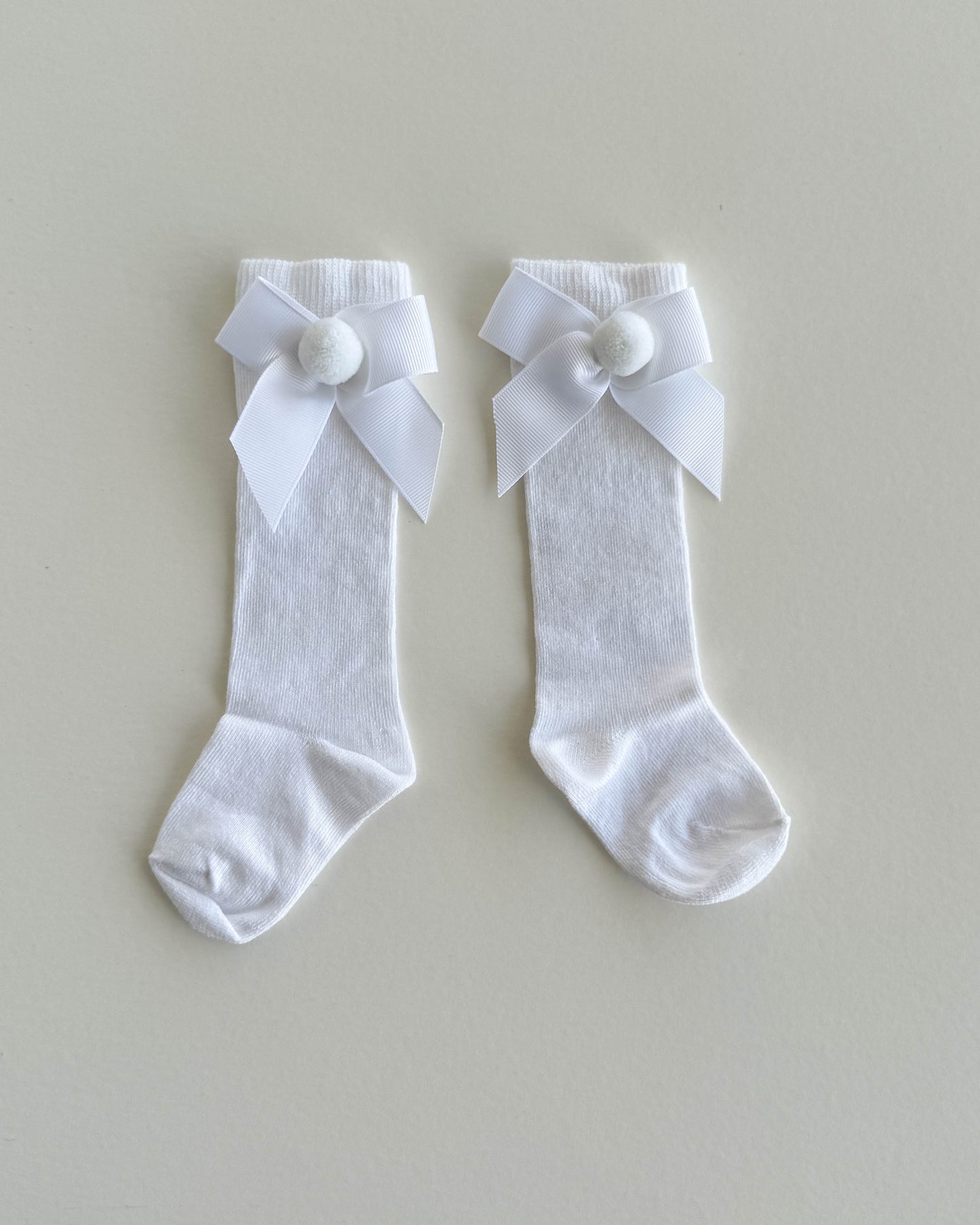 Lacinho Pom Pom Knee Socks